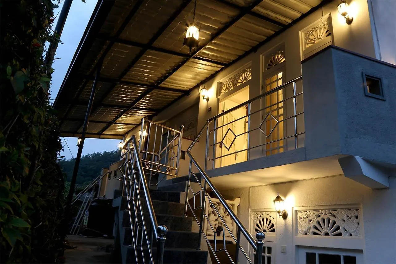 Owinrich Kandy 3*,
